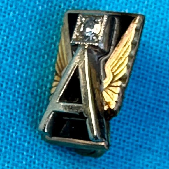 3 Vintage Gold  & Enameled Pins Signed KAAG 10K with Gemstones "A" & Wings Motif - Picture 6 of 13